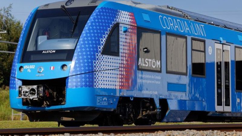 Поезд на водороде Alstom впервые прибыл на полигон Франции