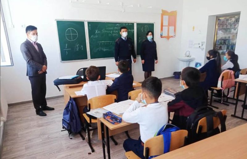 Уәкілетті орган өкілдері кәмілетке толмағандарға жол қауіпсіздігі мен қылмыстан сақтану ережелерін түсіндірді