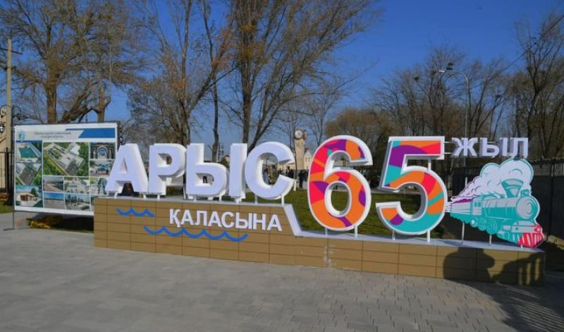 Арыс қаласындағы «Дендросаябақ» алдына жәдігер паровоз қойылды