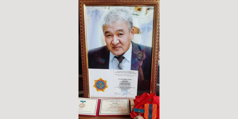 Спасшего тонущую девочку железнодорожника посмертно наградили знаком «Адал еңбегі үшін»