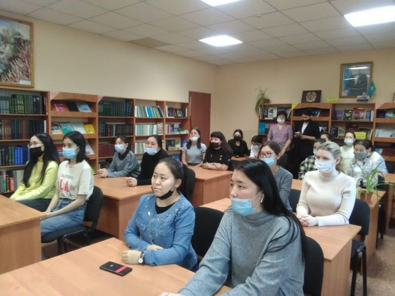 Железнодорожники с библиотекарями развеяли студентам мифы о СПИДе