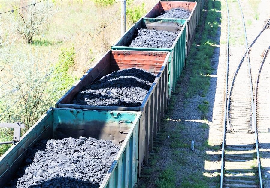 Масса угля в железнодорожном вагоне 60 тонн